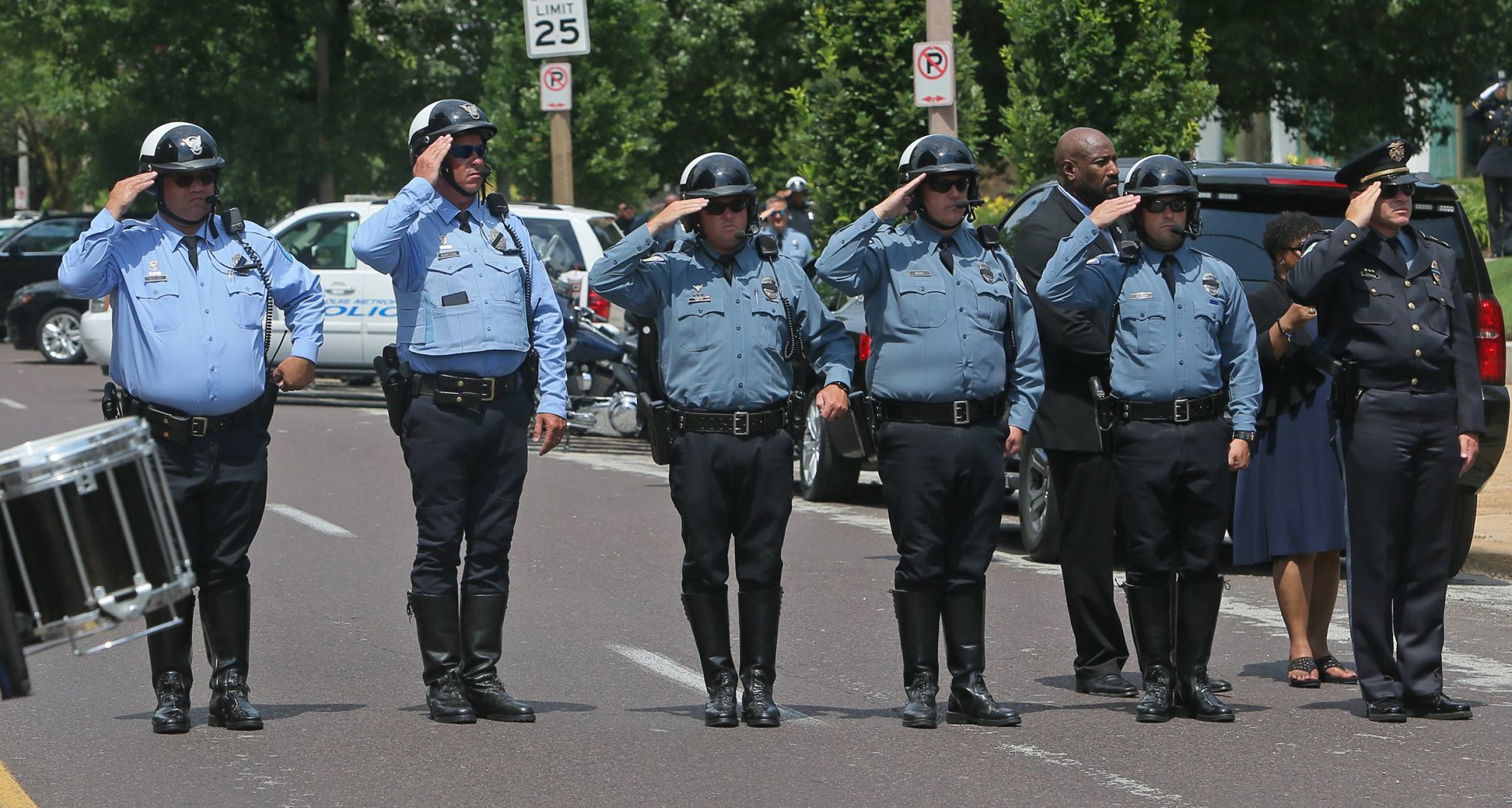 Hundreds of police officers honor Michael Langsdorf